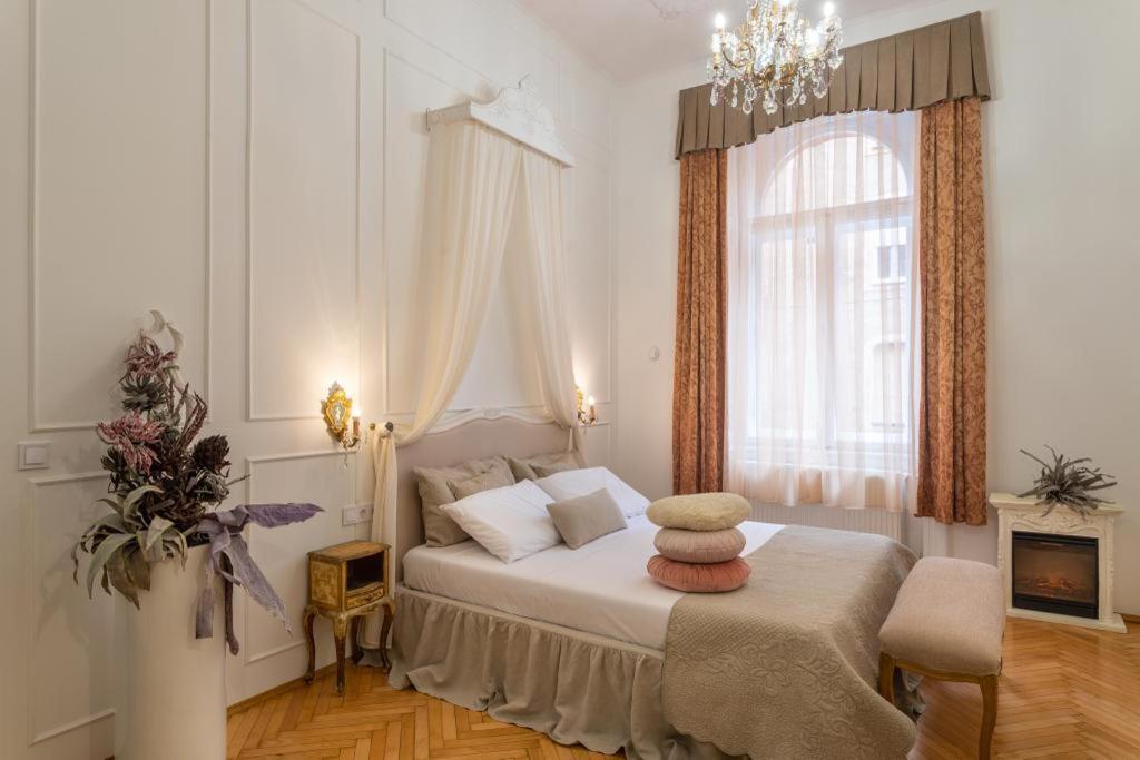 Regina Apartments On Kiraly Street Будапеща Екстериор снимка