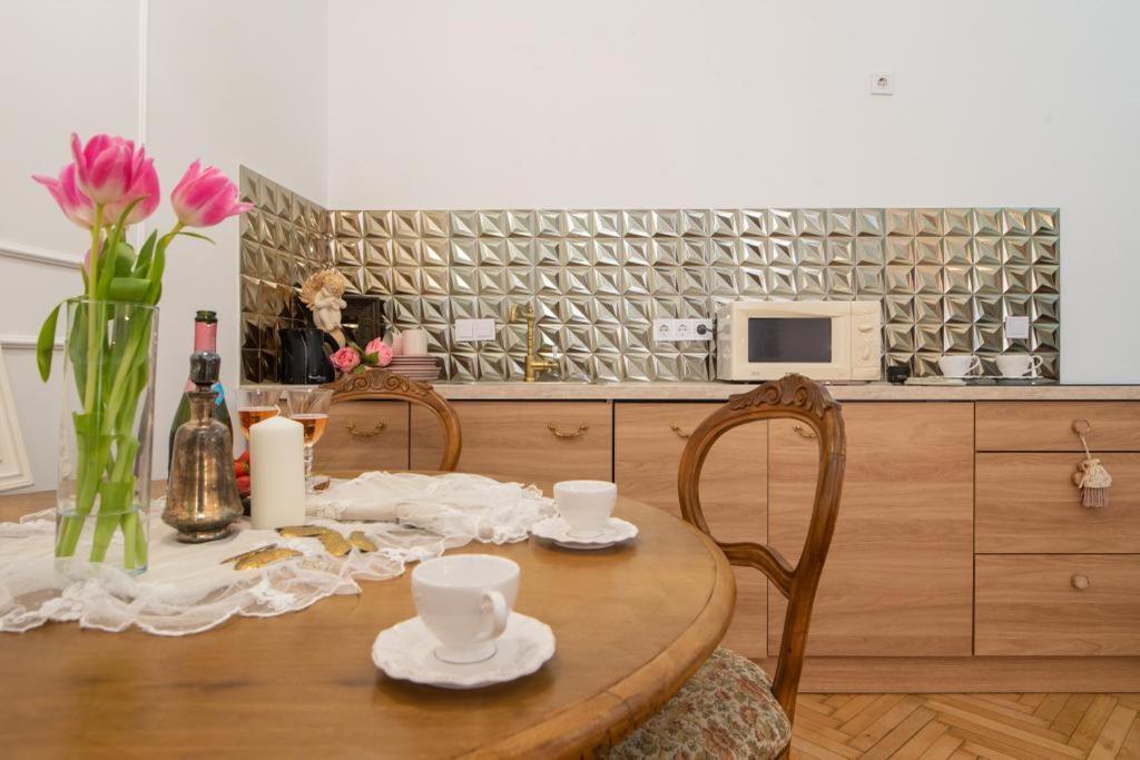 Regina Apartments On Kiraly Street Будапеща Екстериор снимка